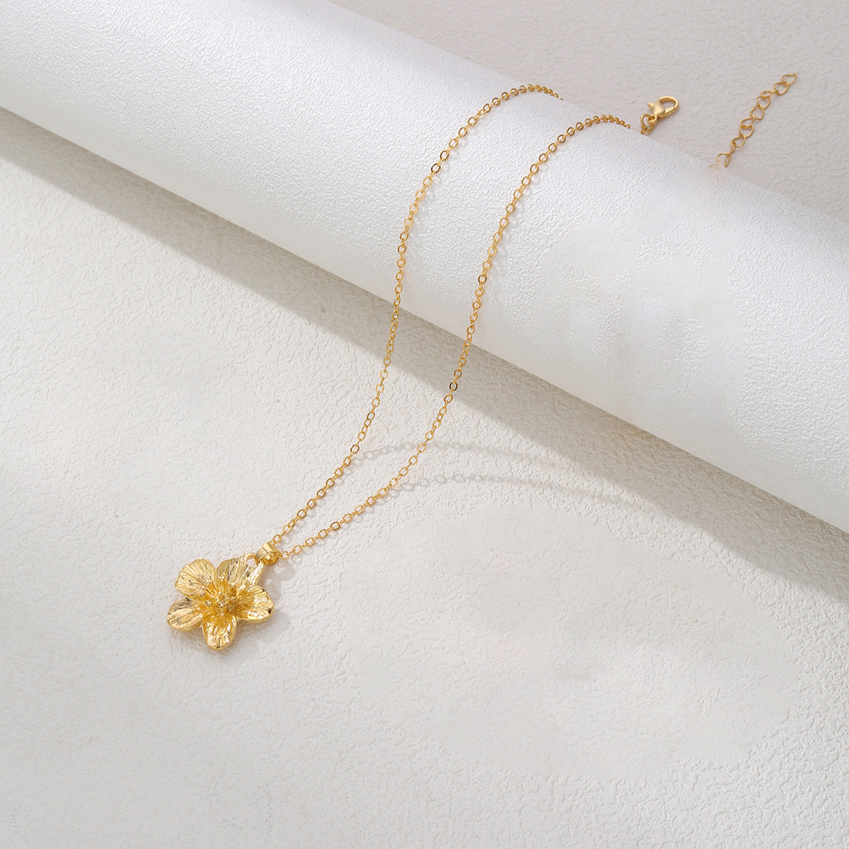 Wholesale Vintage Gold Flower Jewelry Set With Necklace Bracelet Ring Earrings Alloy Electroplated Party Wear Accessory