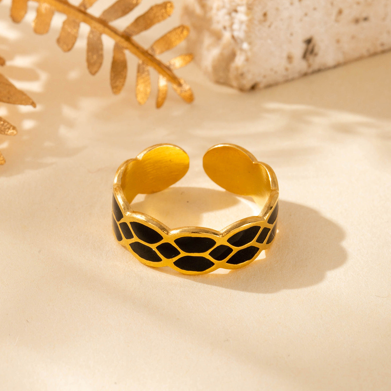 Wholesale  versatile diamond-shaped titanium steel oil dripping opening adjustable ring