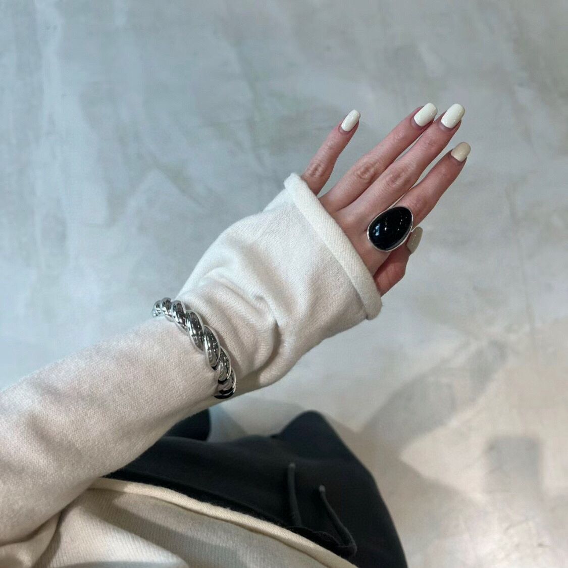 Wholesale silver black agate white chalcedony index finger ring