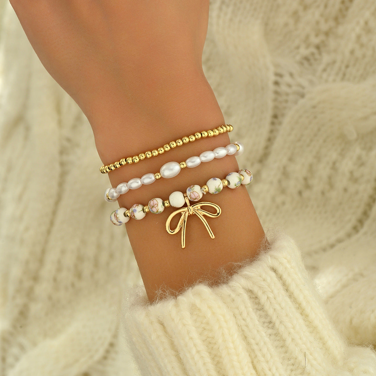 Wholesale Ceramic vintage-style printed bracelet and beaded bracelet set with pearl and butterfly knot pendants