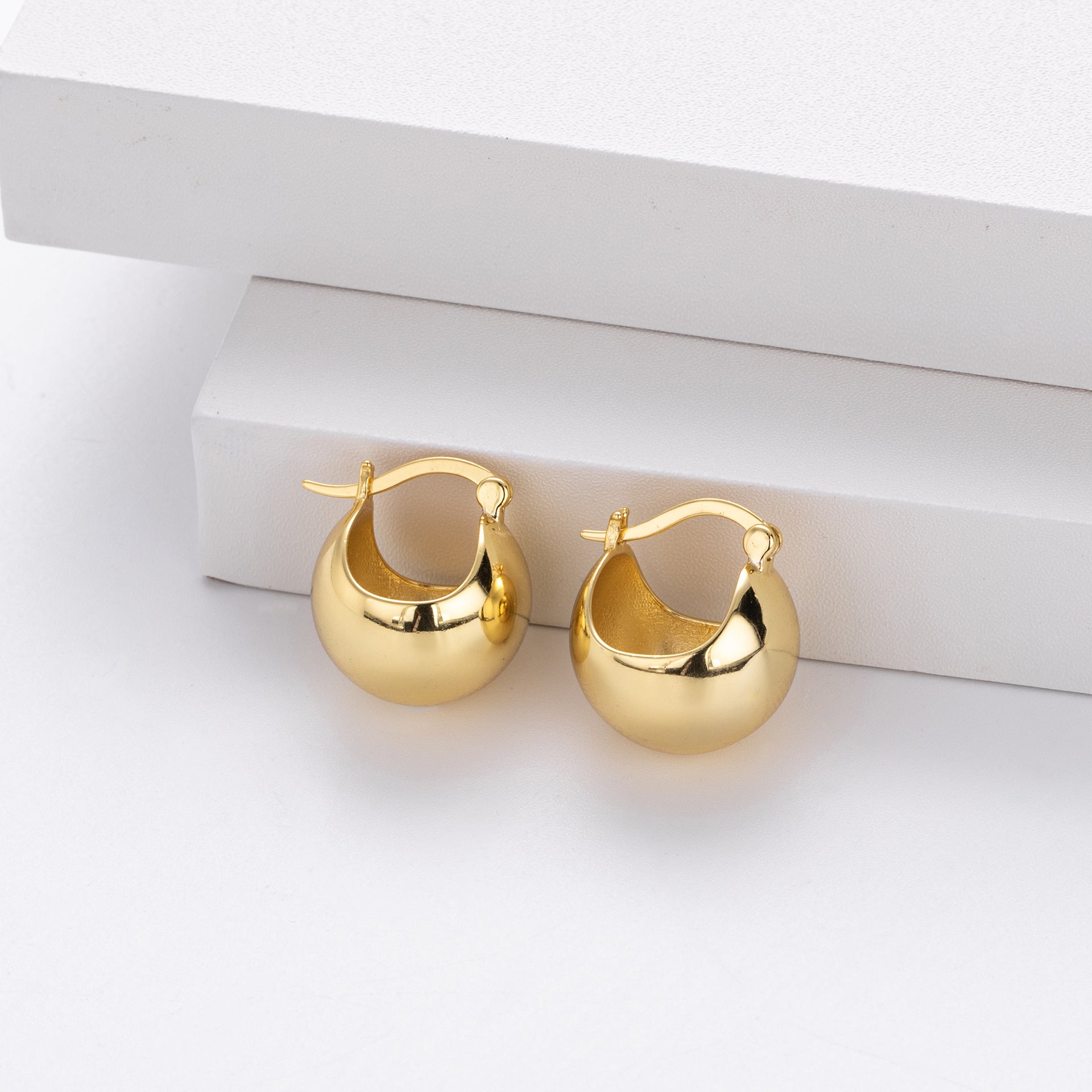 Wholesale s925 sterling silver  semicircular retro  earrings luxury simple temperament earrings