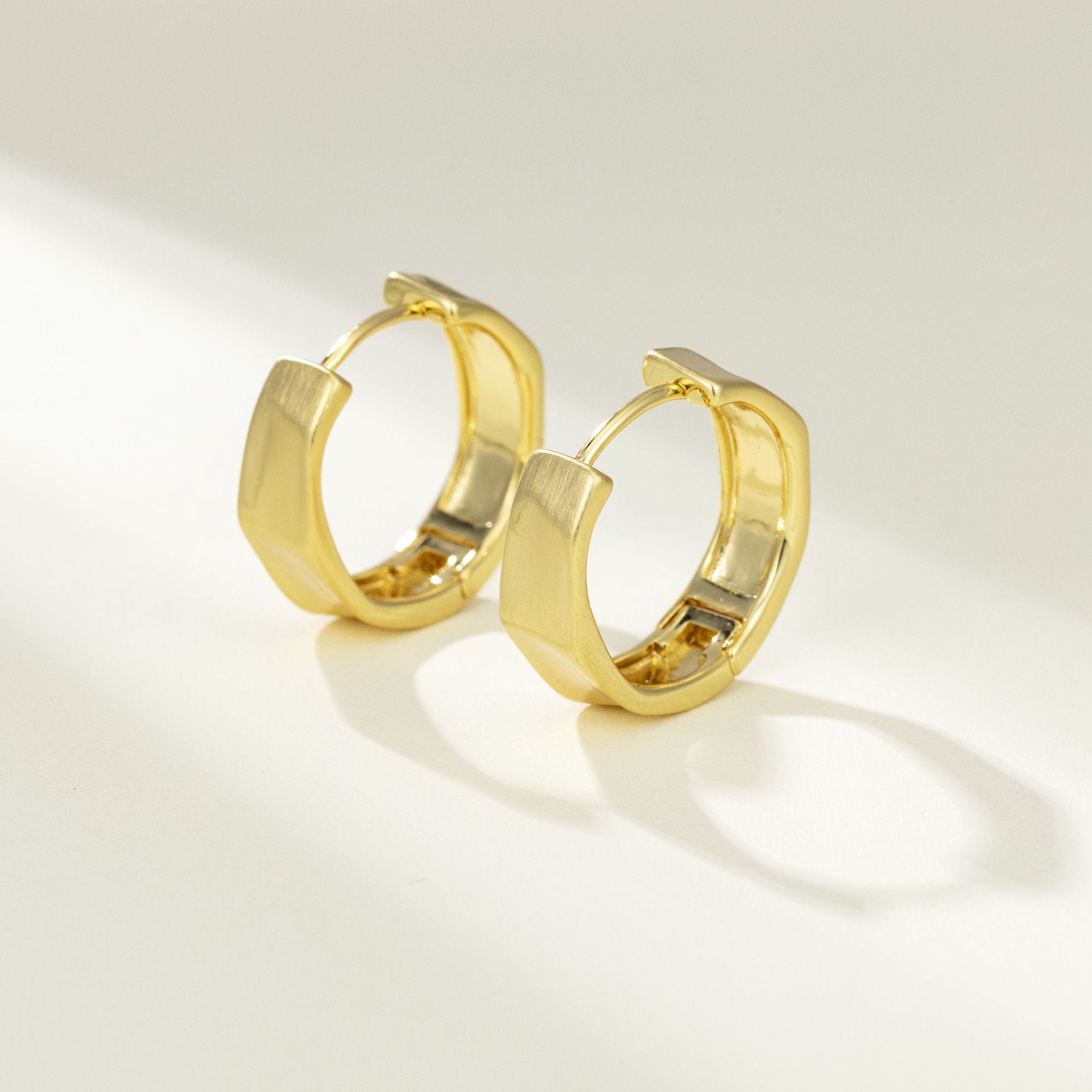 Wholesale Misty brushed delicate earrings