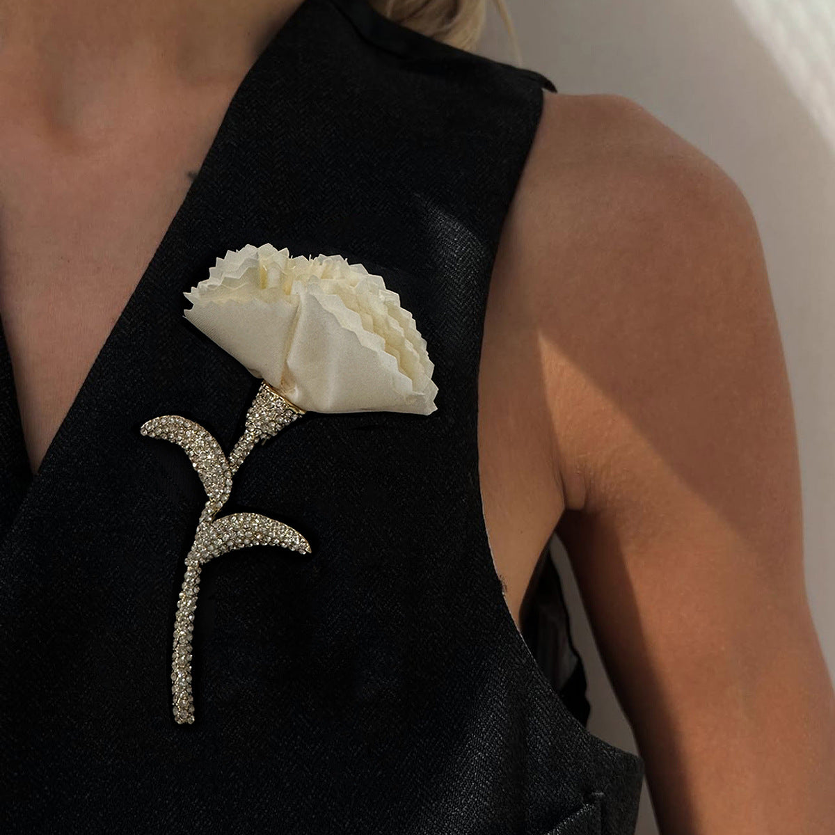 Wholesale  Retro Exaggerated  Rhinestone Fabric Flower Brooch