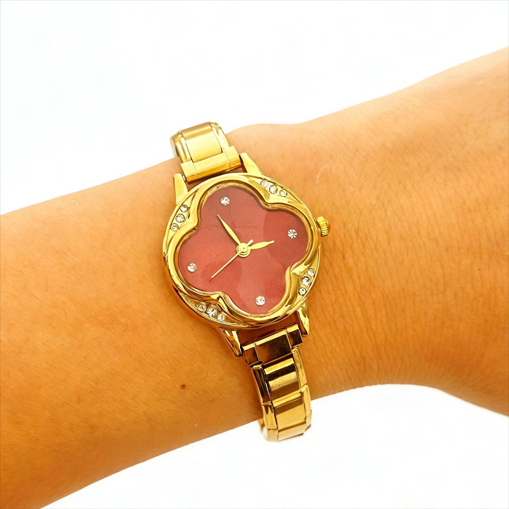 Wholesale Trendy Women' s Casual Quartz Watch with Ruby Four-Leaf Clover Diamond Design,  DIY Accessory for Resale