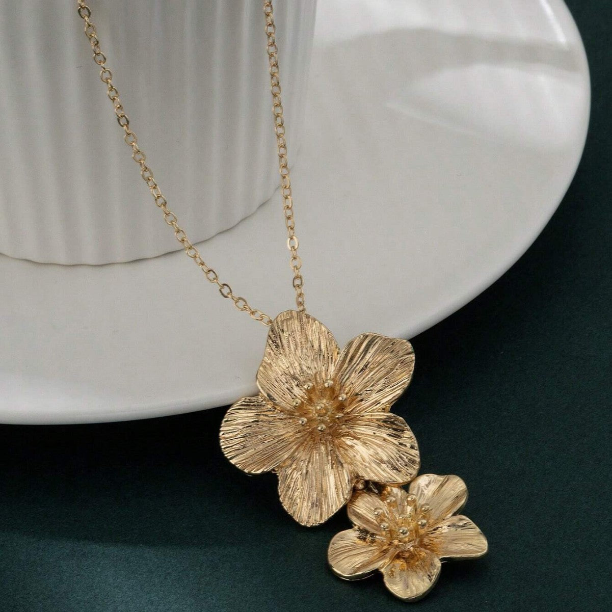 Wholesale flower pendant  elegant petal collarbone chain necklace