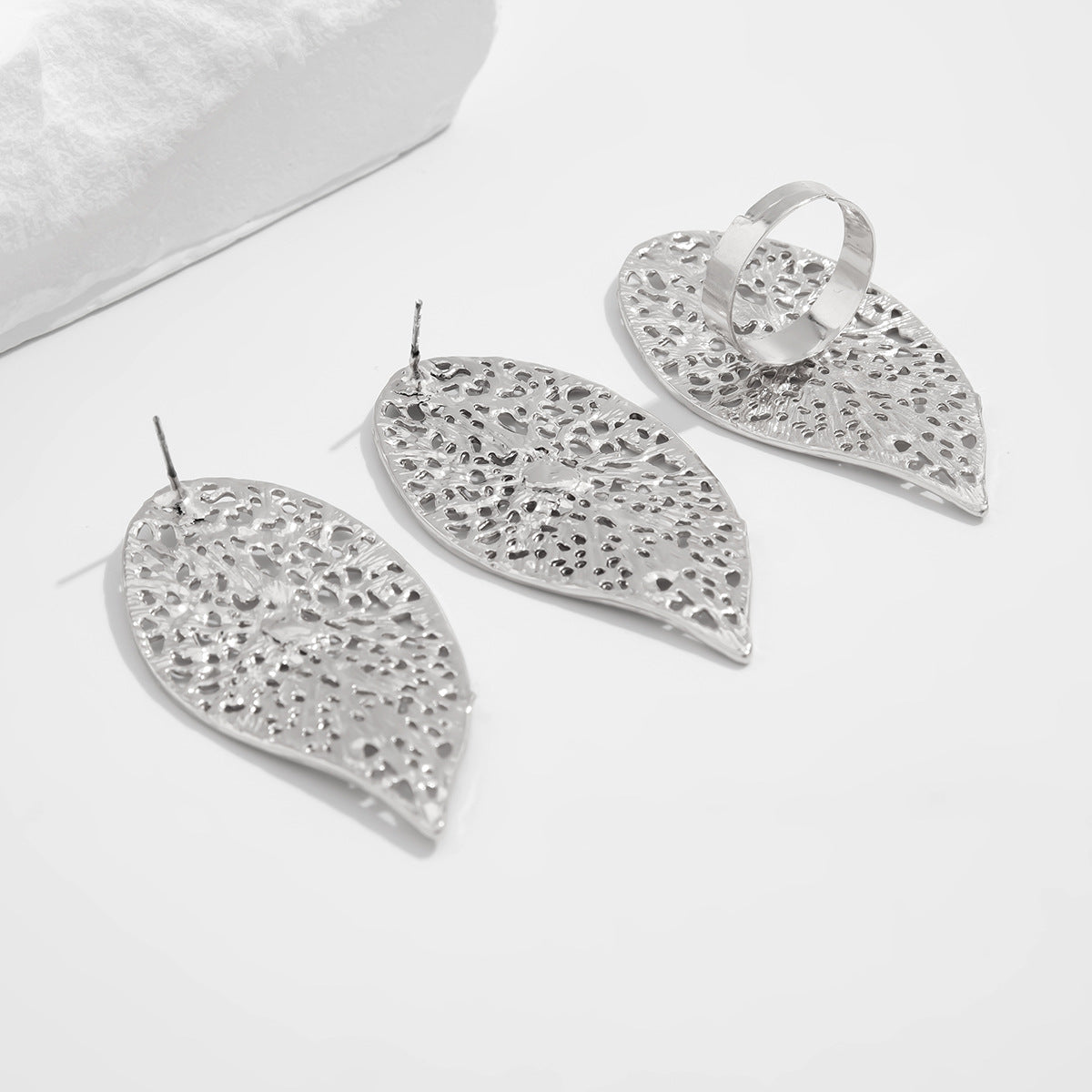 Wholesale Metallic pleated earring set