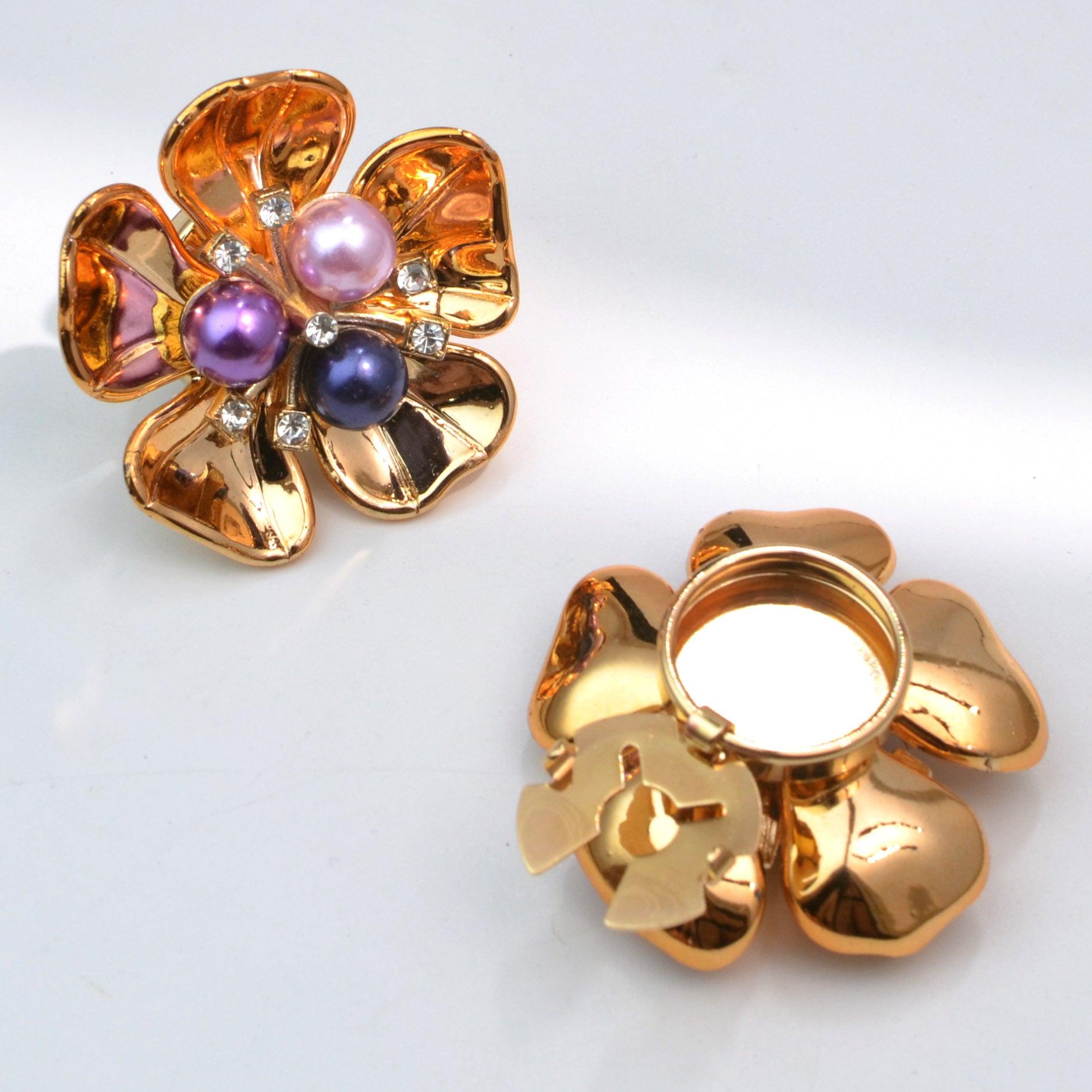 Wholesale Metal cufflinks with cubic zirconia and artificial pearl flower design