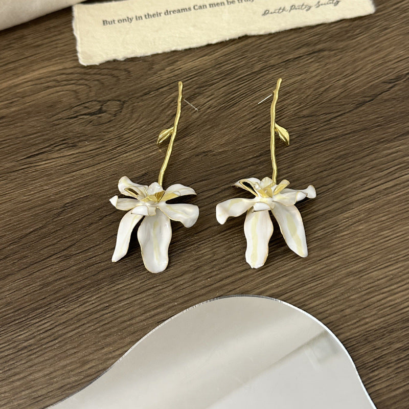 Wholesale  Light Luxury Vintage Metal Oil Drop Flower Trunk Leaf Stem Earrings