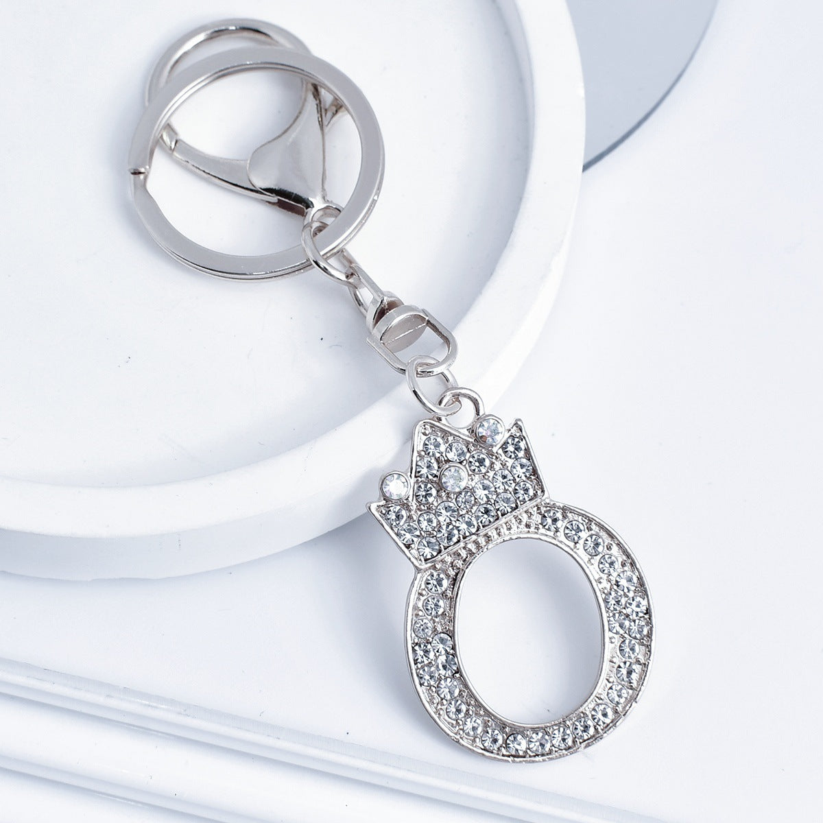 Wholesale Stylish Rhinestone 26 Letter Keychain Zinc Alloy Silver Metal Pendant Car Backpack Accessory Fashion Jewelry Gift For Resale
