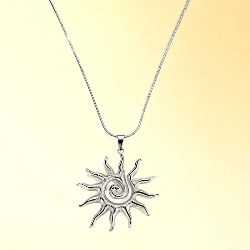 Wholesale Zinc Alloy Gold Hollow Sun Pendant Necklace Electroplated Finish Fashion Accessory Women Party Gift