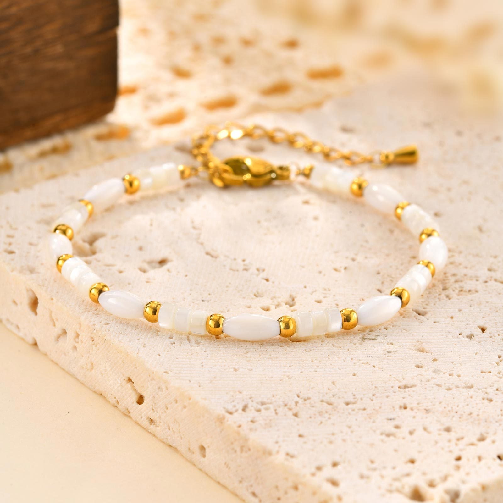 Wholesale Modern White Shell Bead Bracelet Stainless Steel Gold Tone Jewelry Accessory Gift For Everyday Wear