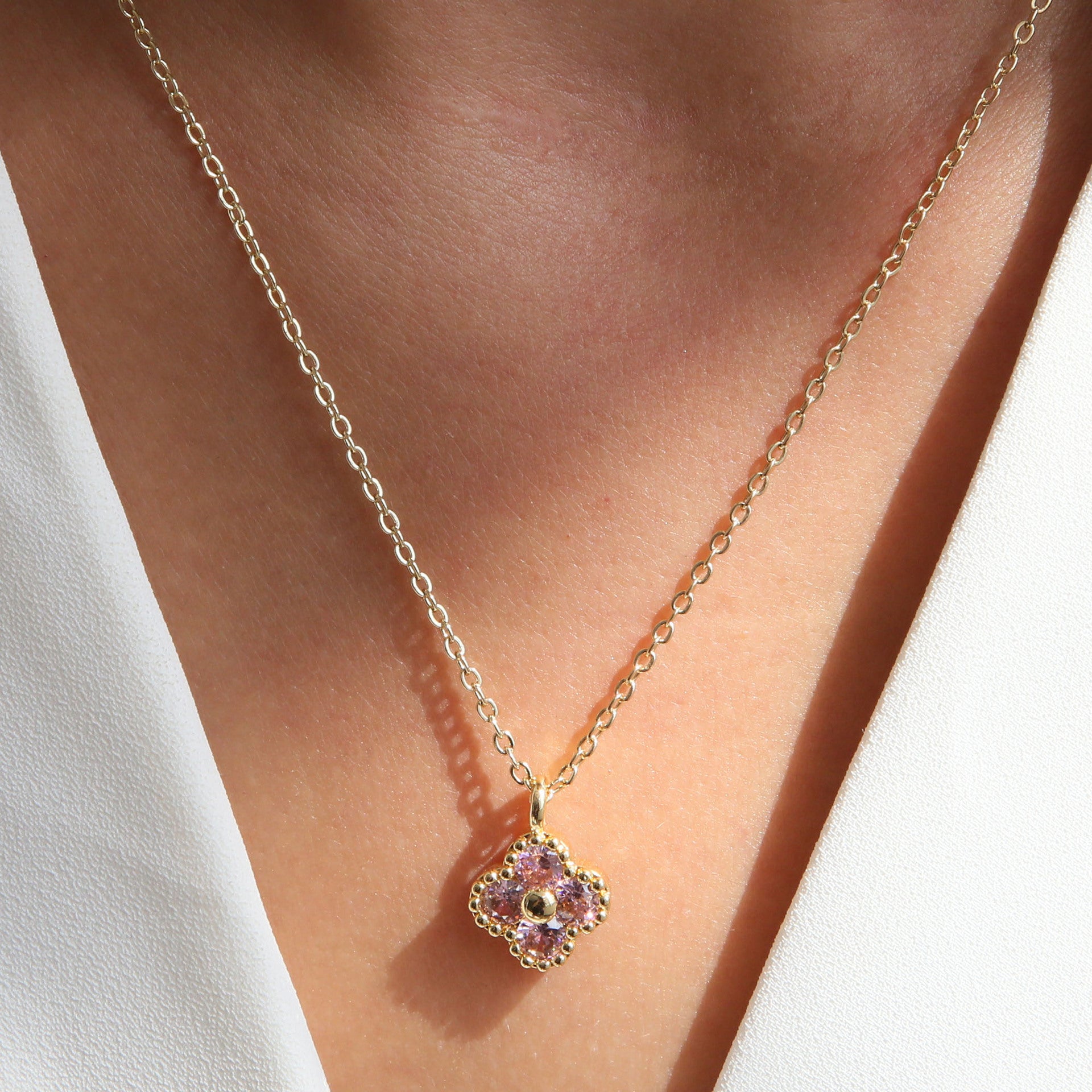 Wholesale 18k Brass Micro Inlaid Colored Zirconium Four-leaf Clover Flower Choker Necklaces ACC-NE-BaiYi002