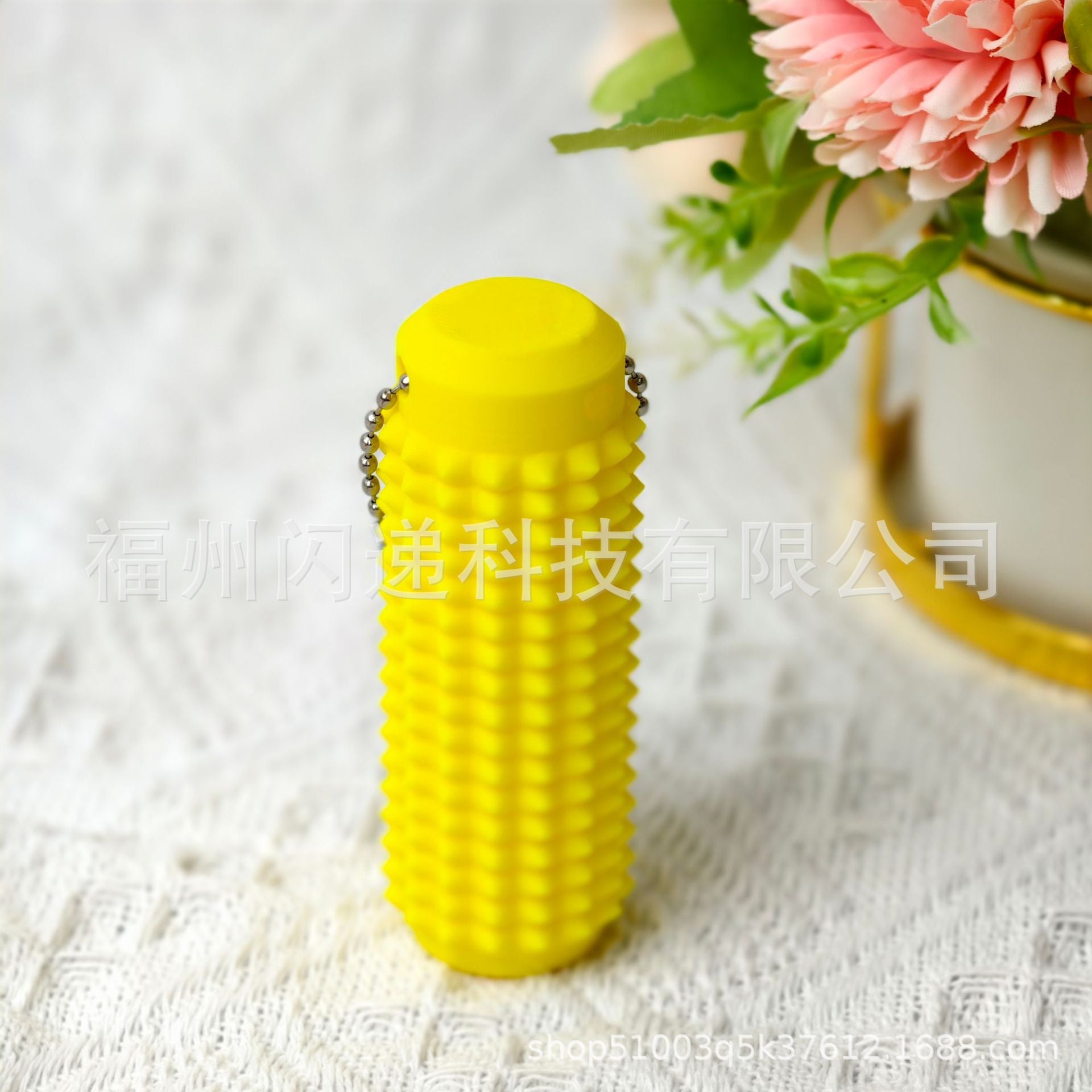 Wholesale  Portable Fingertip Decompression Massage Keychain