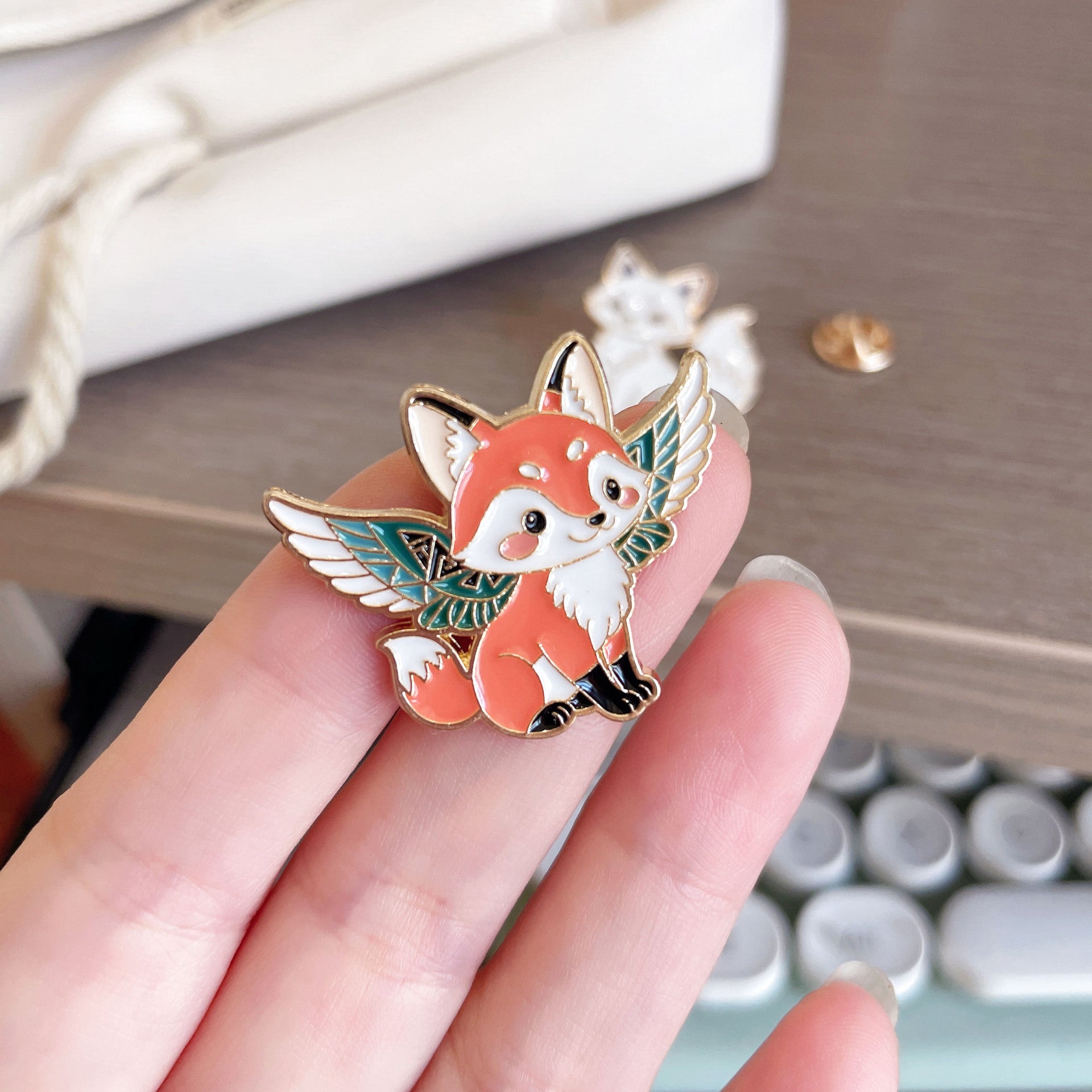 Wholesale  cartoon Japanese style little fox metal badge pin pendant