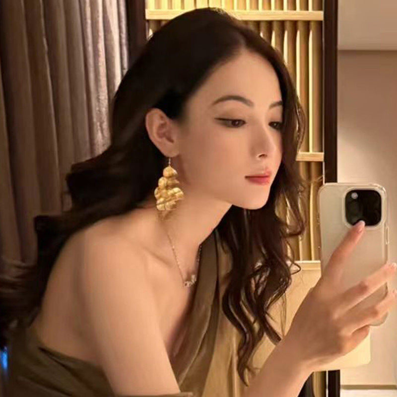 Wholesale Vintage Gold Hollow Petal Tassel Earrings - Trendy Jewelry Accessory for Everyday Wear