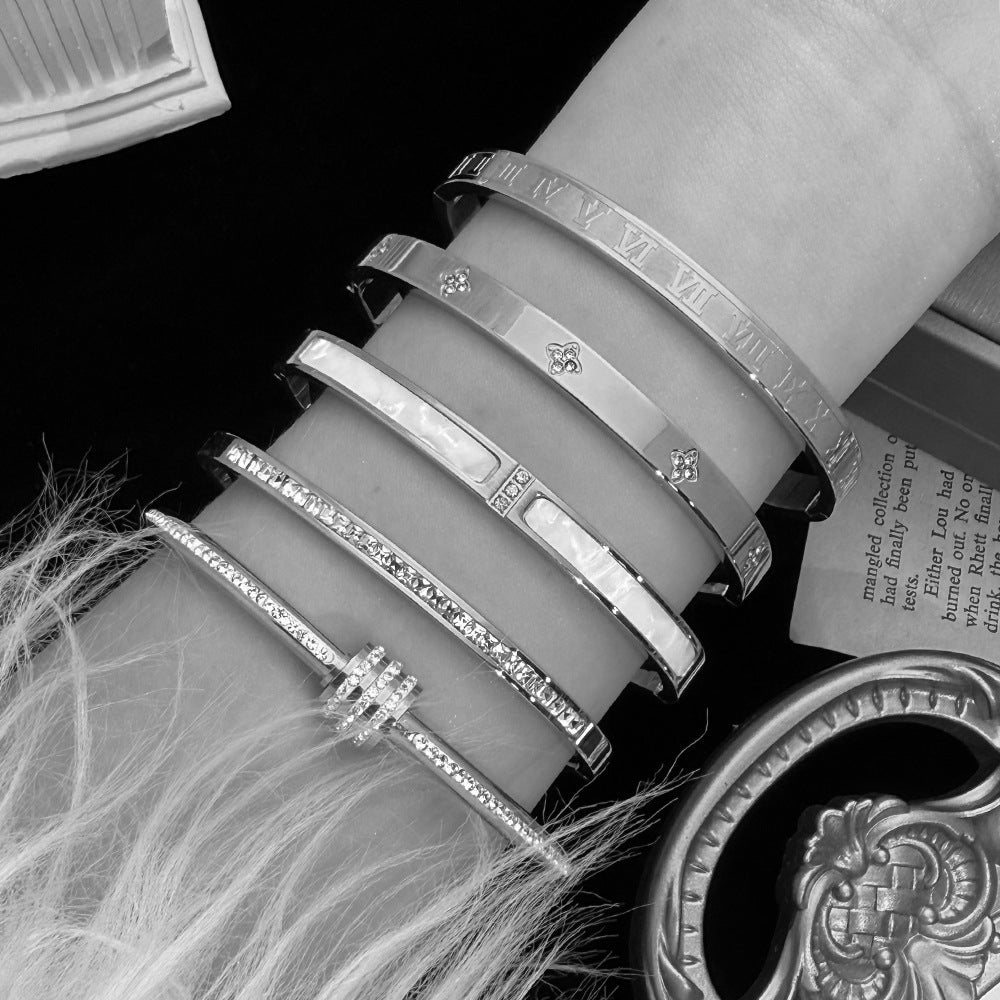 Wholesale Steel and titanium four-leaf clover and starry sky zircon-encrusted bracelet ACCVIP