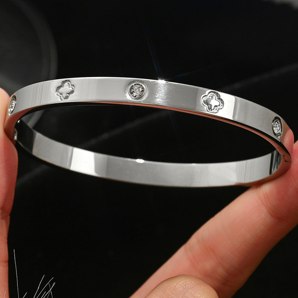 Wholesale Titanium Steel Electroplated Four-Leaf Clover Starry Sky Bracelet Gift Fashion Accessory