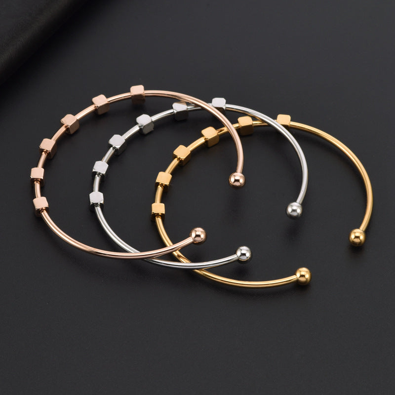 Bracciale a forma di C in acciaio al titanio all'ingrosso