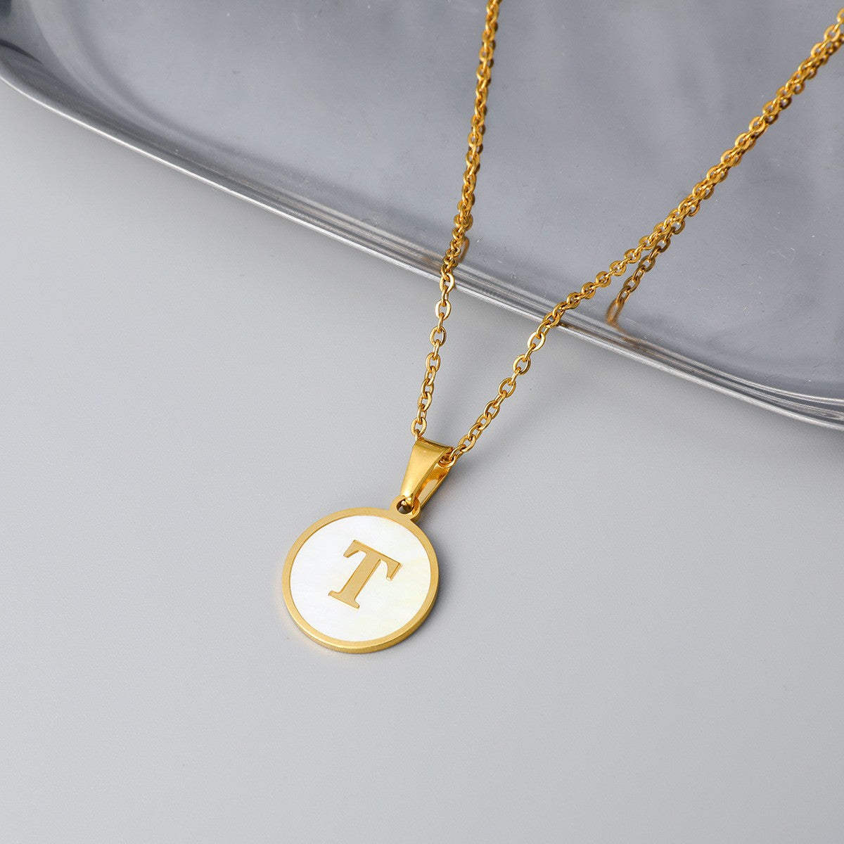 Wholesale Round Stainless Steel Gold Plated Letter Pendant Necklace for Women Fashion Accessory Gift
