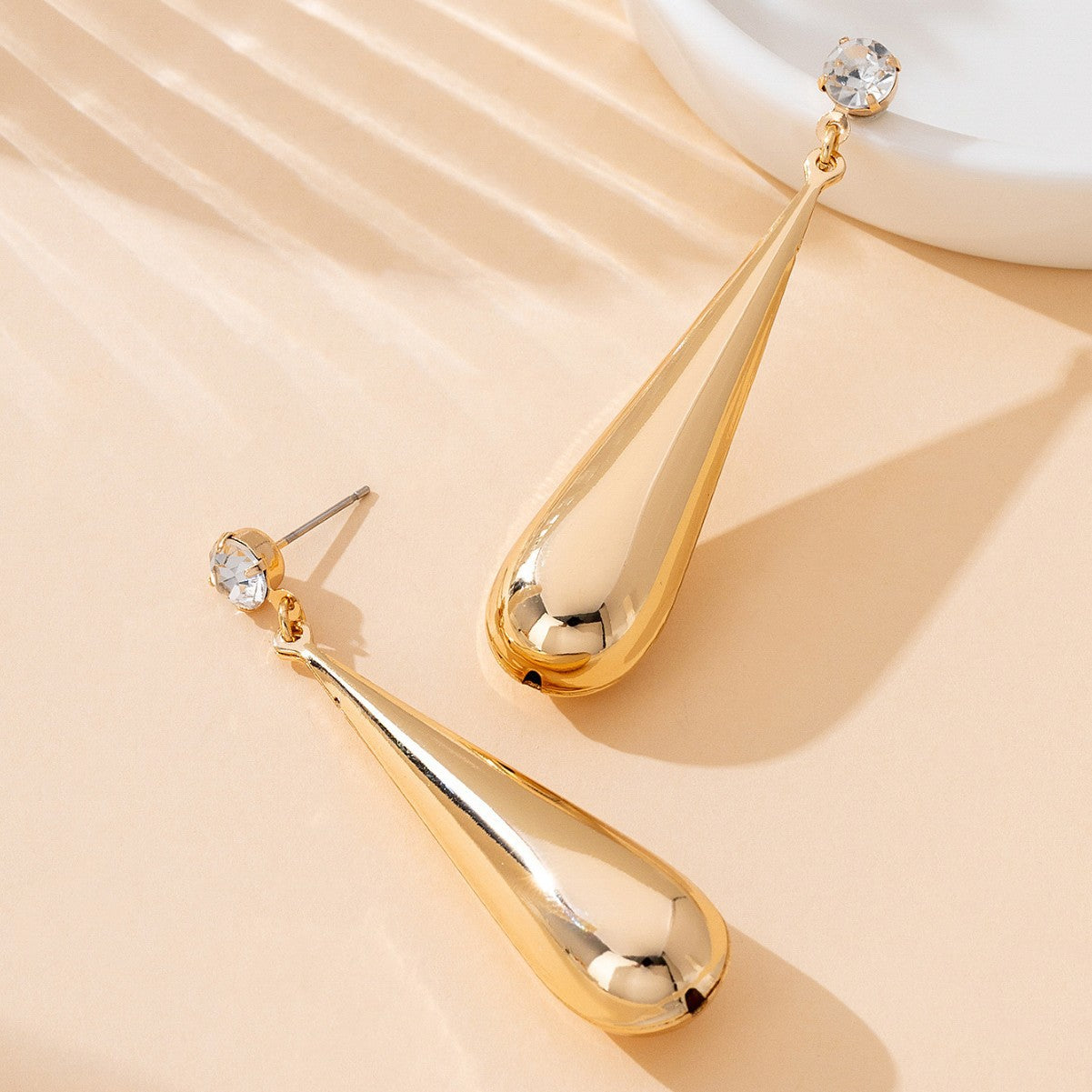 Wholesale Chic Water Drop Dangle Earrings Alloy Gold Fashion Jewelry Accessory for Gift