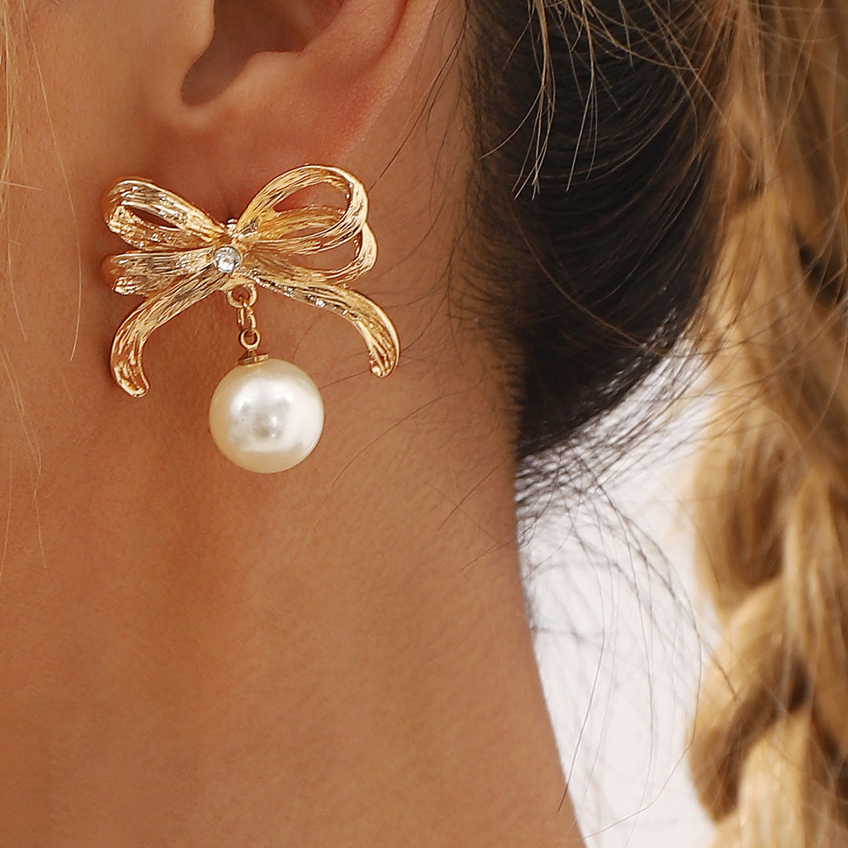 Wholesale Design Sense BowEarings Bow Pearl Earrings Sweet Simple Niche Earrings