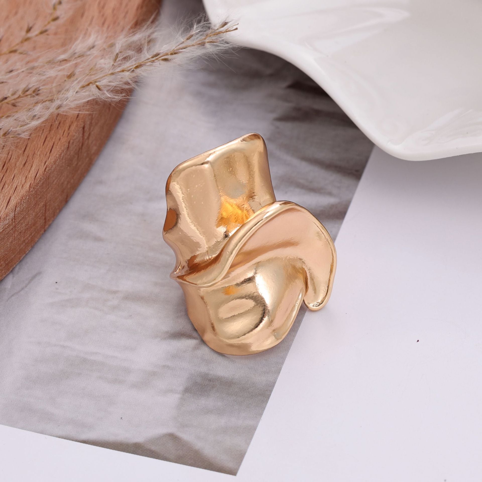 Wholesale Zinc Alloy Light luxury fashion ring