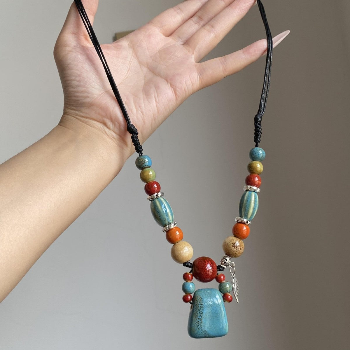 Wholesale Trendy Colorful Ceramic Pendant Necklace for Women Fashion Layering Jewelry Accessory Gift