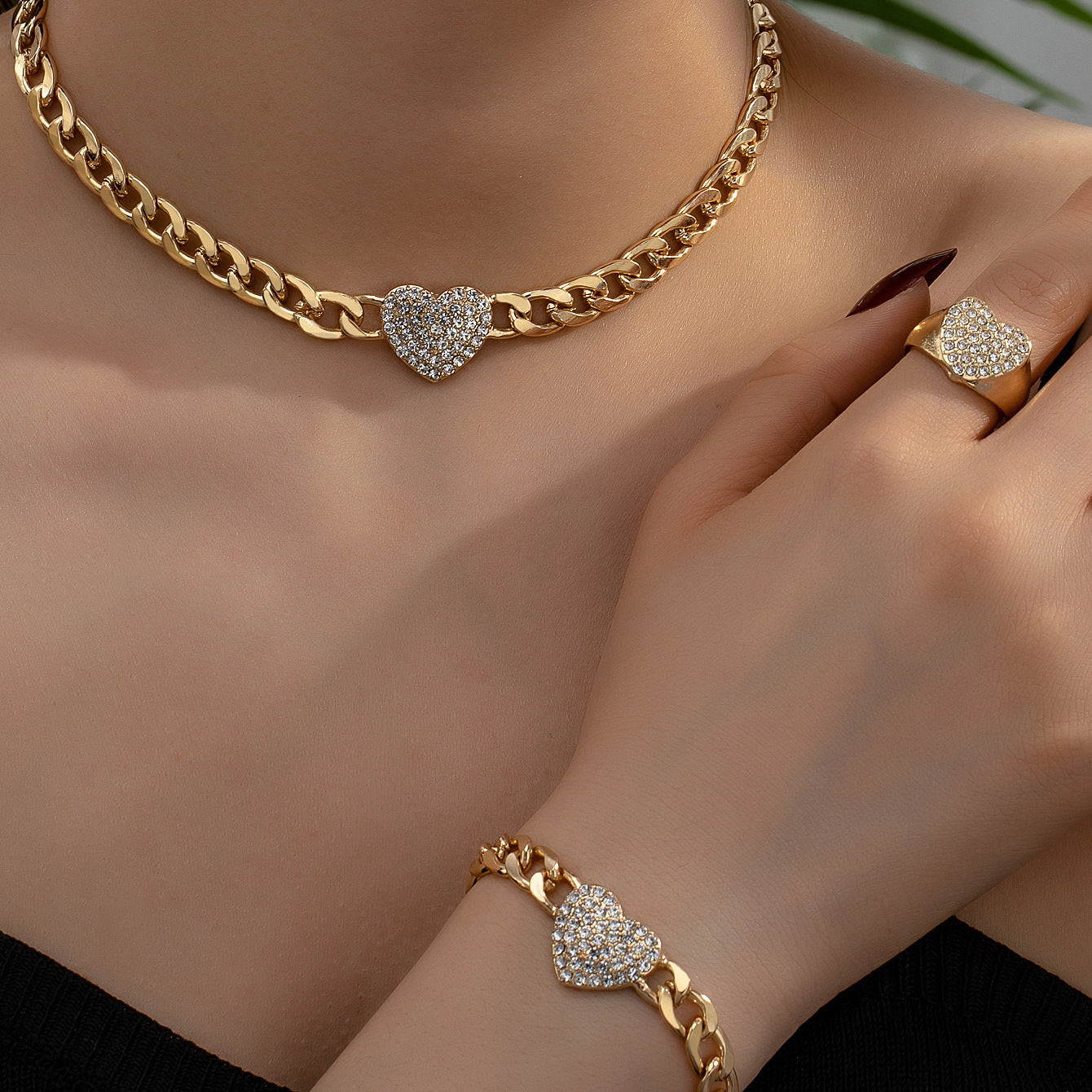 Wholesale Retro Elegant Heart Jewelry Set Gold Tone Alloy Earrings Necklace Bracelet Fashion Accessory For Party Wear