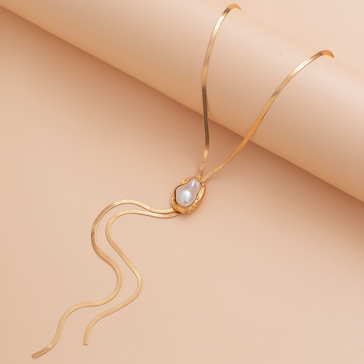 Wholesale Gold Tone Aluminum Hip Hop Snake Bone Necklace Baroque Imitation Pearl Pendant Trendy Clavicle Chain Fashion Accessory Gift