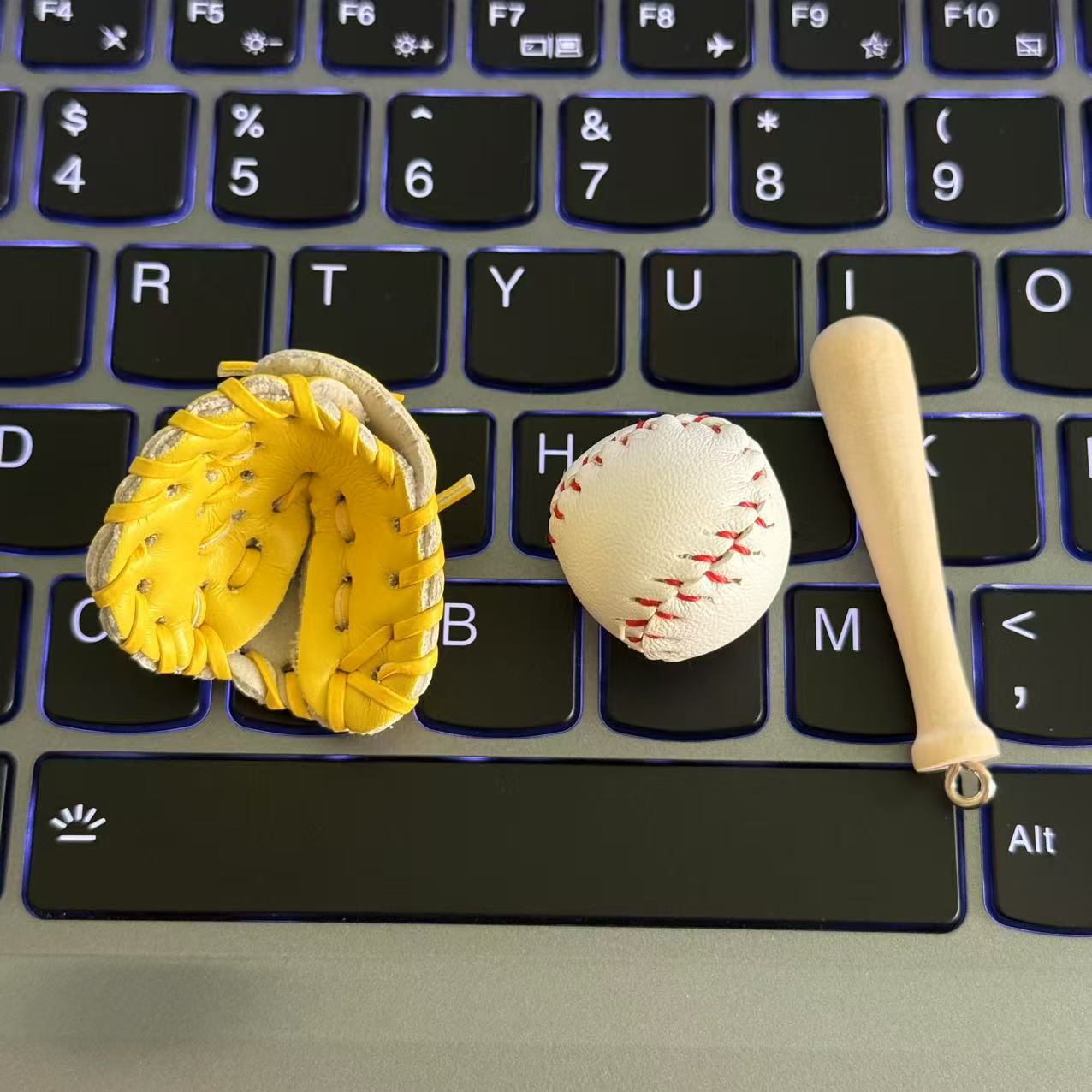 Wholesale Softball Gloves Baseball Keychain