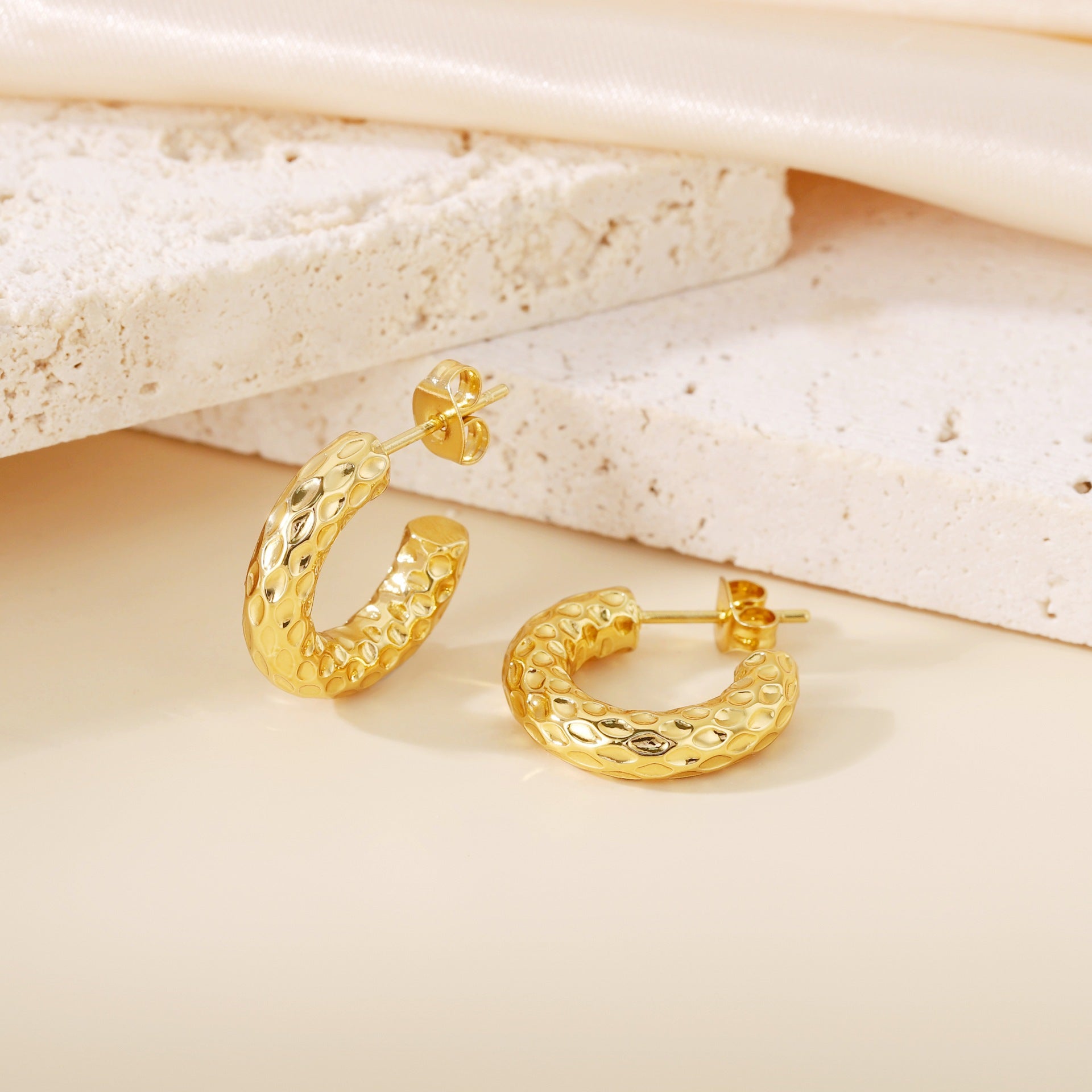 Wholesale Steel and titanium plain ring hammered earrings