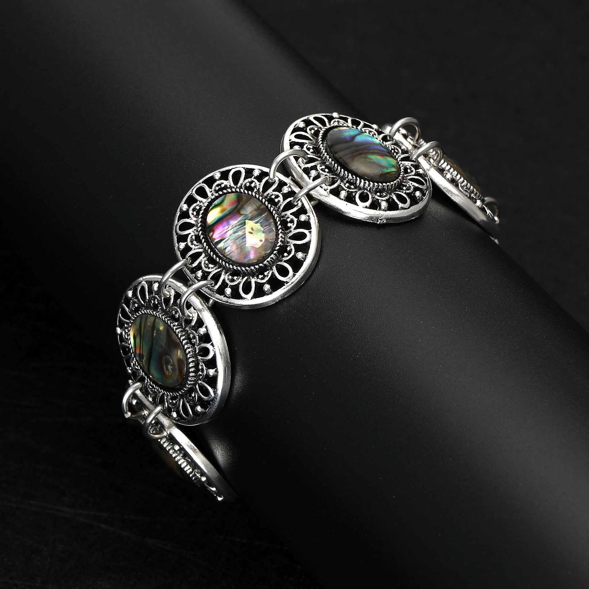 Wholesale Vintage Court Style Silver Shell Alloy Bracelet Fashion Accessory Gift