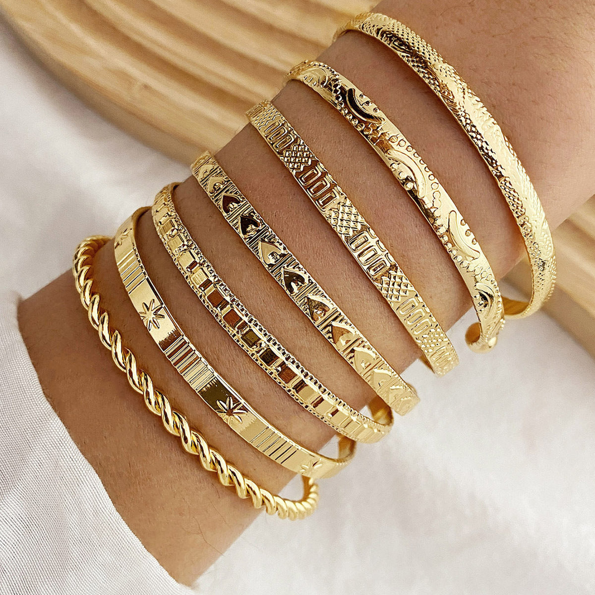 Wholesale 4 Piece Women S Leopard Print Stacking Bracelet Set Stylish Electroplated Jewelry Accessory For Everyday Wear Boutique Resale