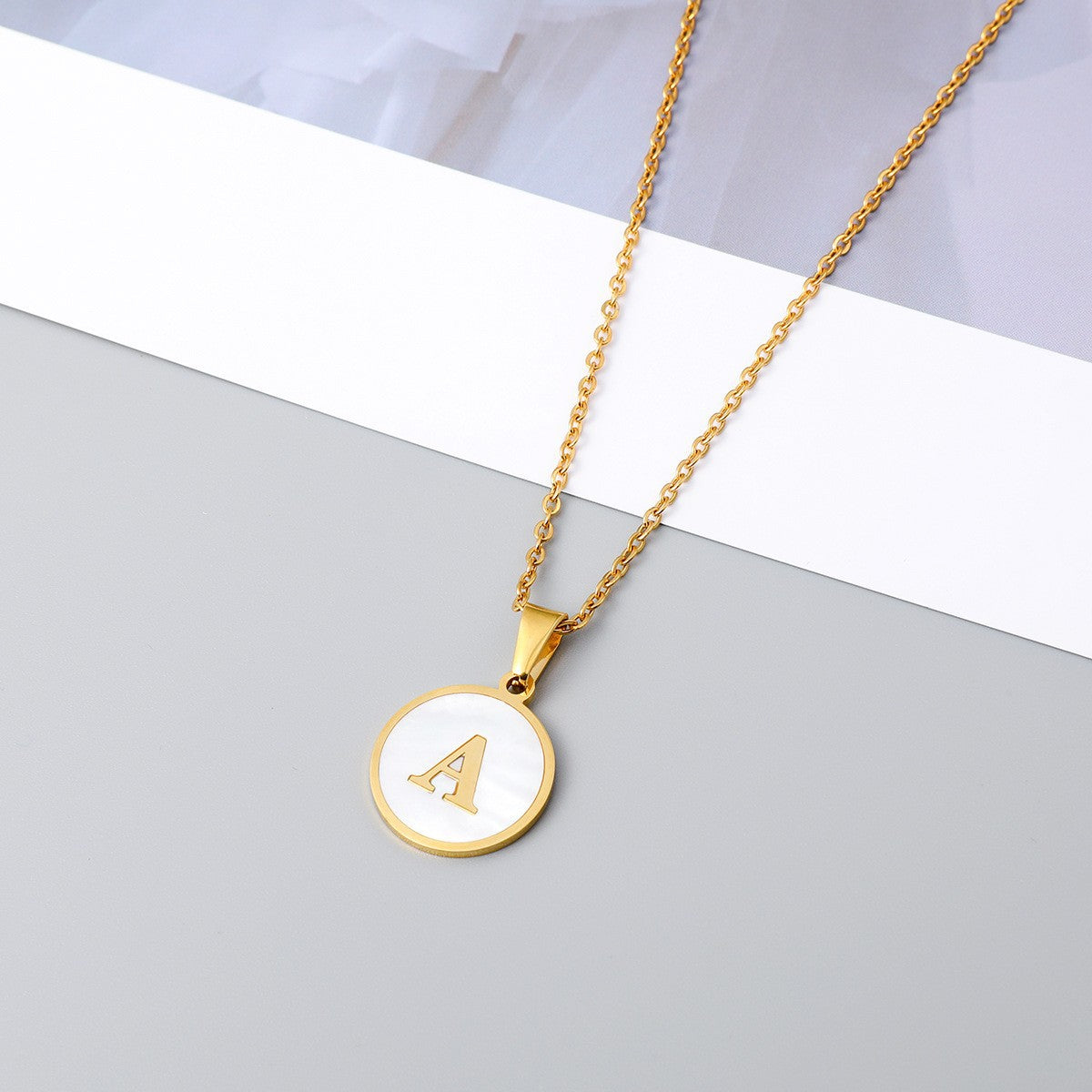 Wholesale Round Stainless Steel Gold Plated Letter Pendant Necklace for Women Fashion Accessory Gift
