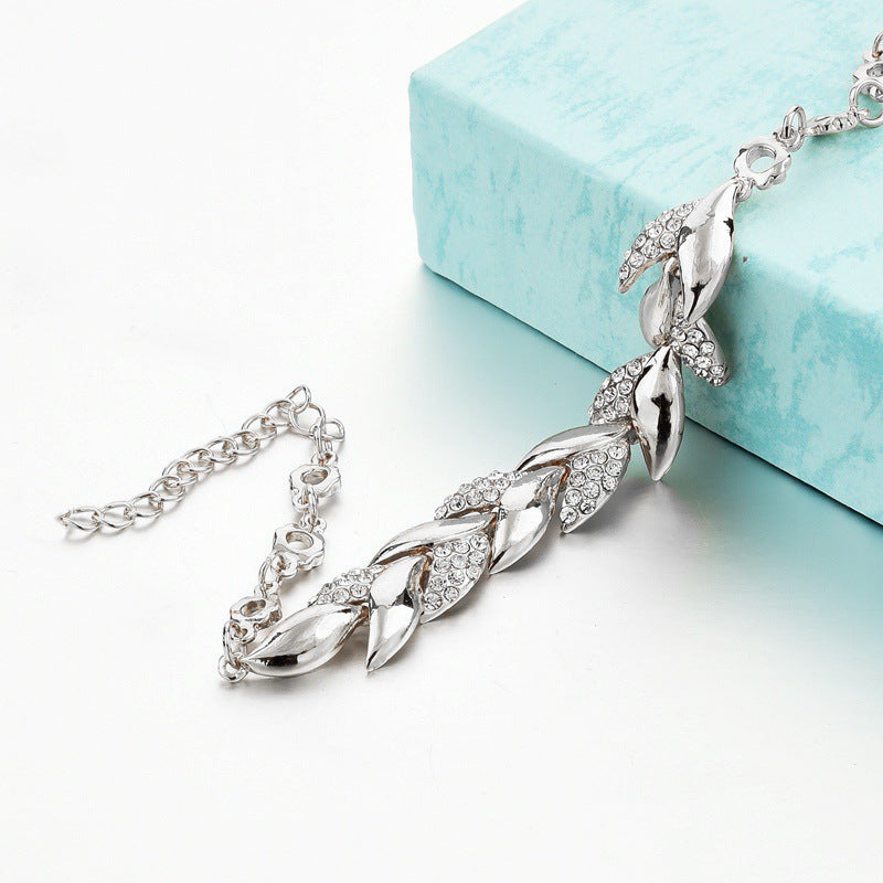 Wholesale Chic Geometric Fishtail Bracelet,  Gold Electroplated Alloy,  Fashion Accessory for Women Boutique Resale