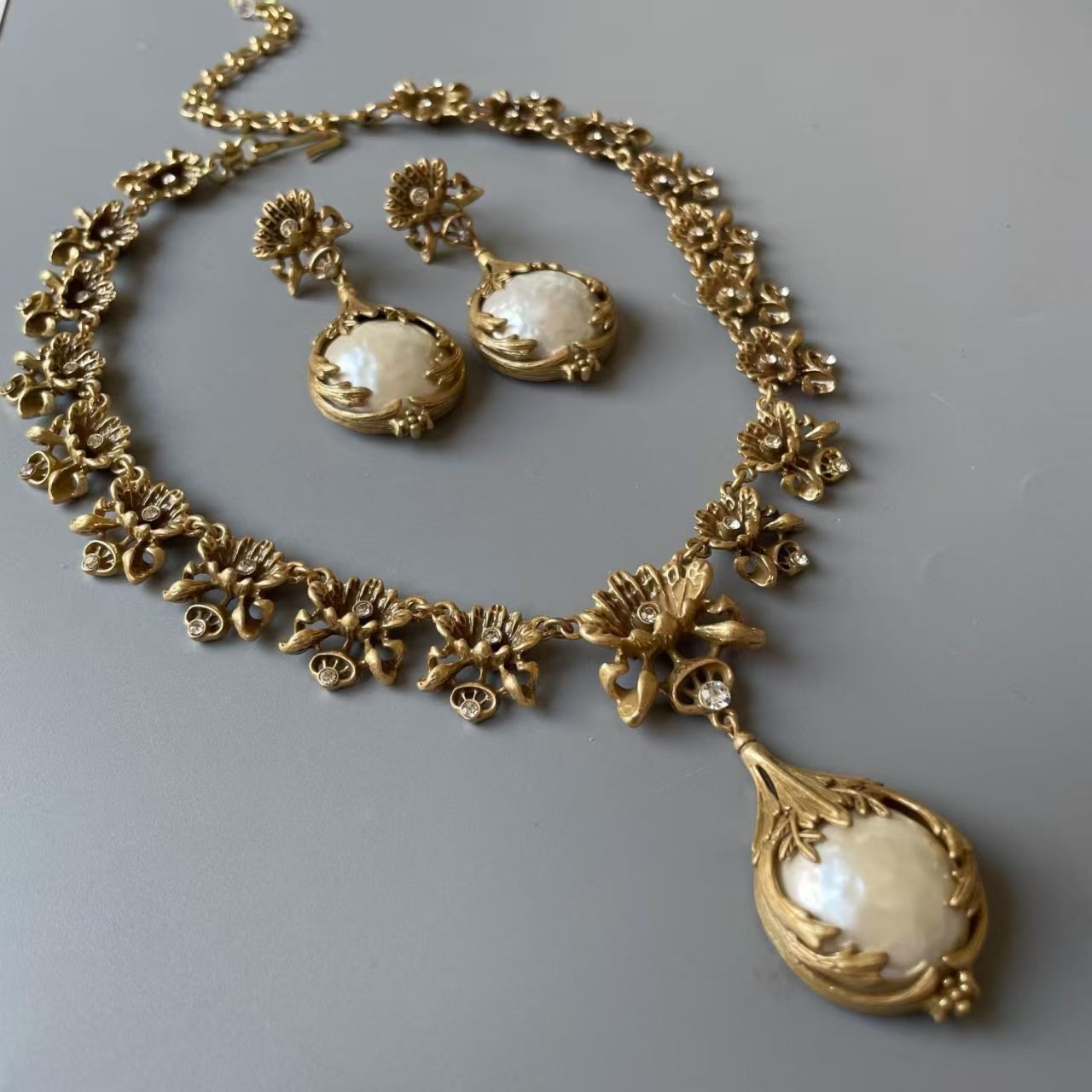 Wholesale Vintage Court Style Flower Resin Necklace Earring Set Trendy Party Fashion Accessory For Resale