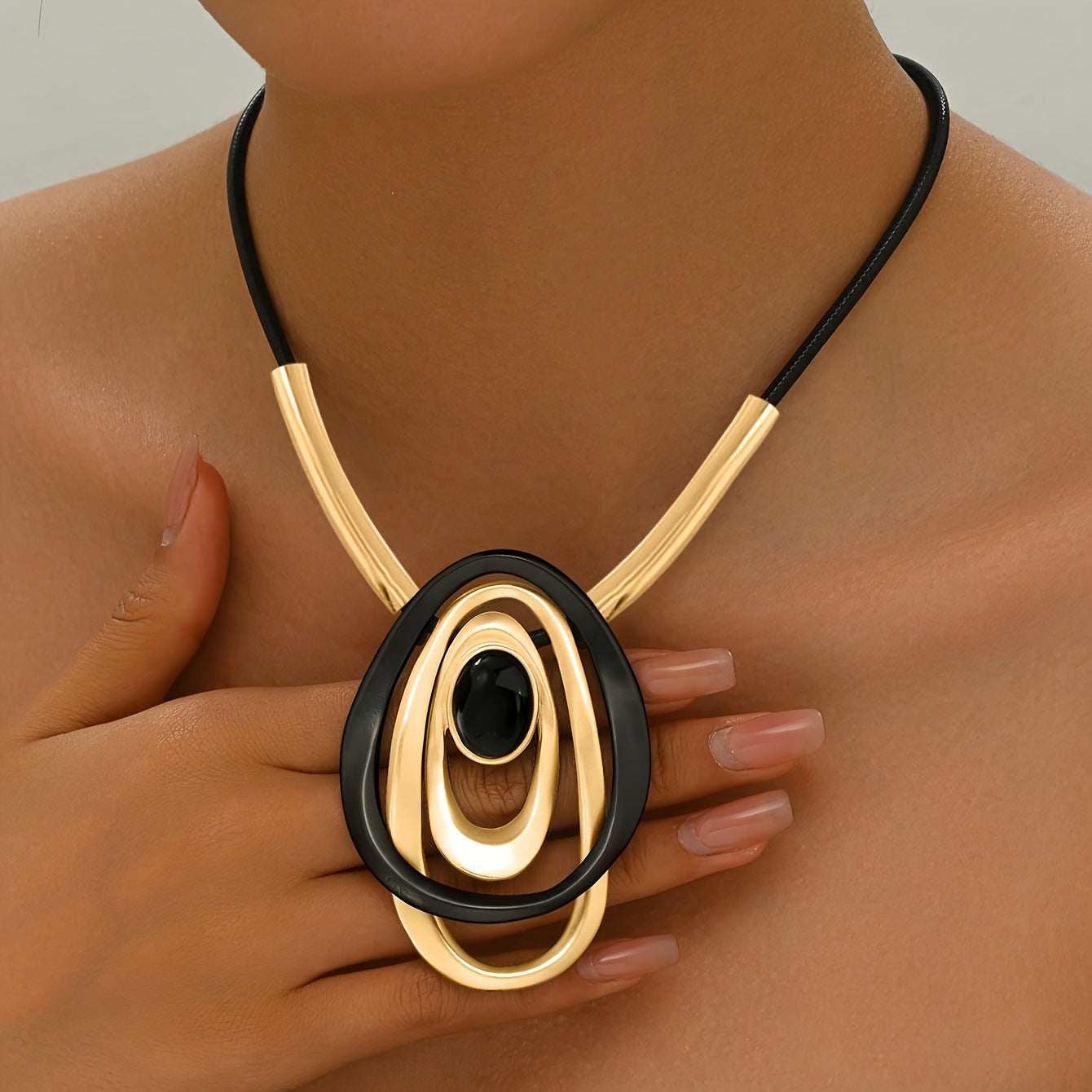 Wholesale geometric pendant necklace