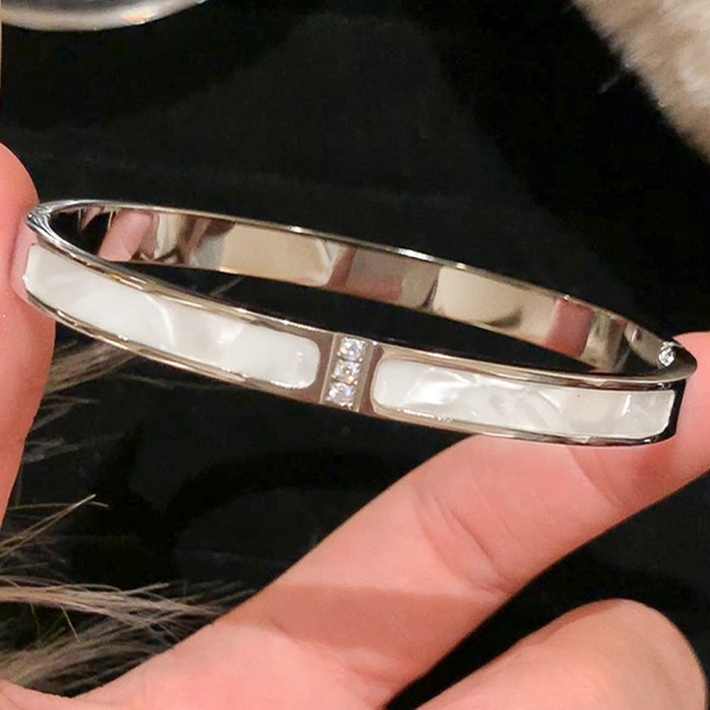 Wholesale Steel and titanium four-leaf clover and starry sky zircon-encrusted bracelet ACCVIP