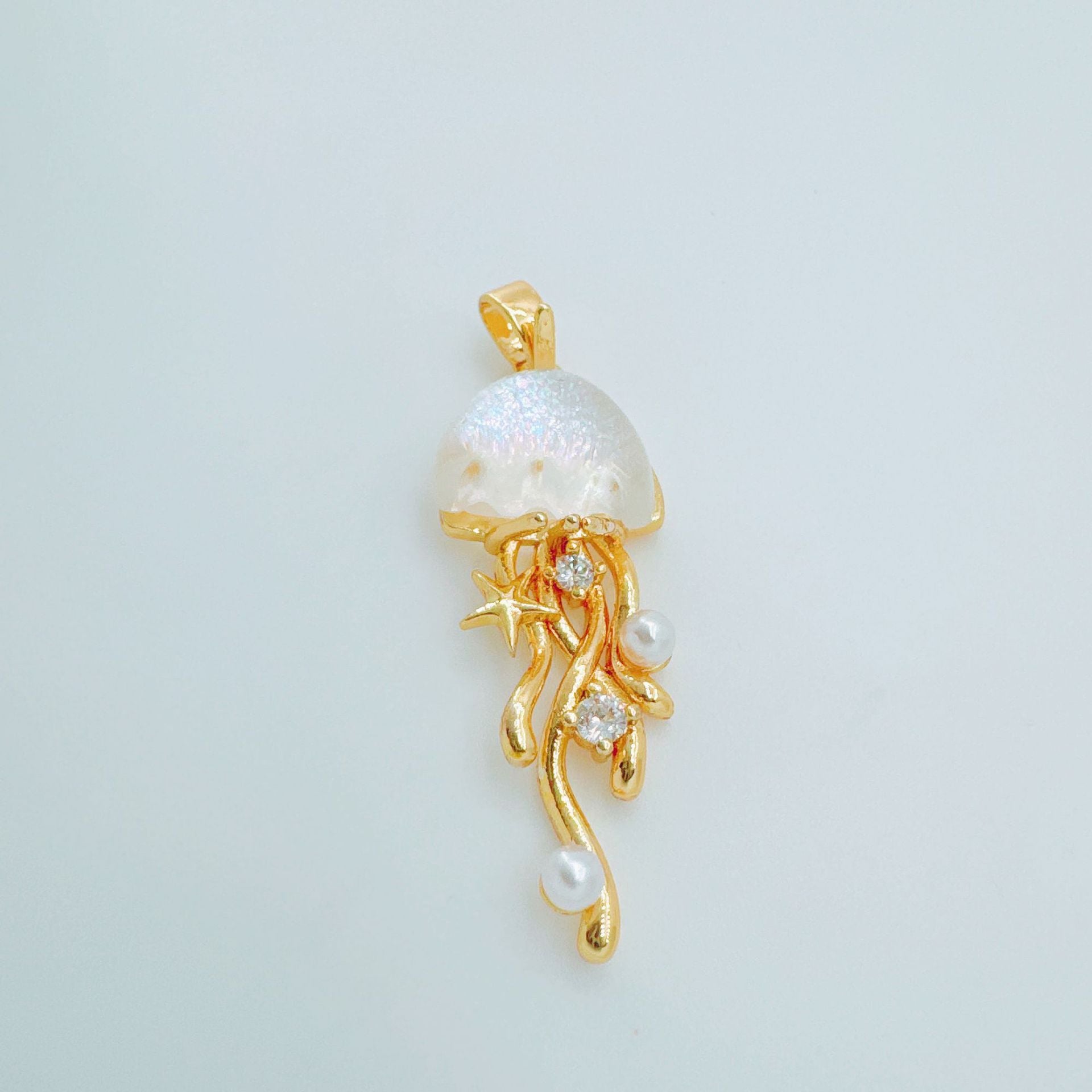 Wholesale Gold Plated Copper Jellyfish Ocean Theme Pendant Necklace Stylish Fashion Accessory Boutique Resale