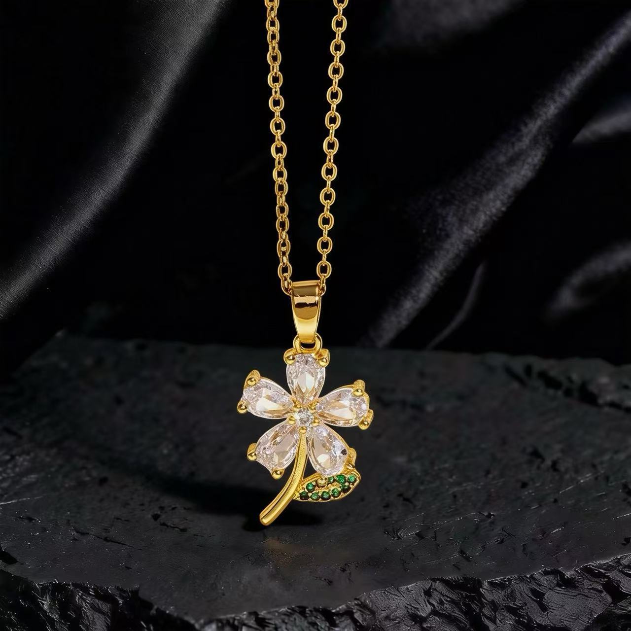 Wholesale Gold Plated Copper Zircon Sunflower Necklace Layering Jewelry For Women Trendy Party Fashion Accessory Everyday Wear Boutique Resale