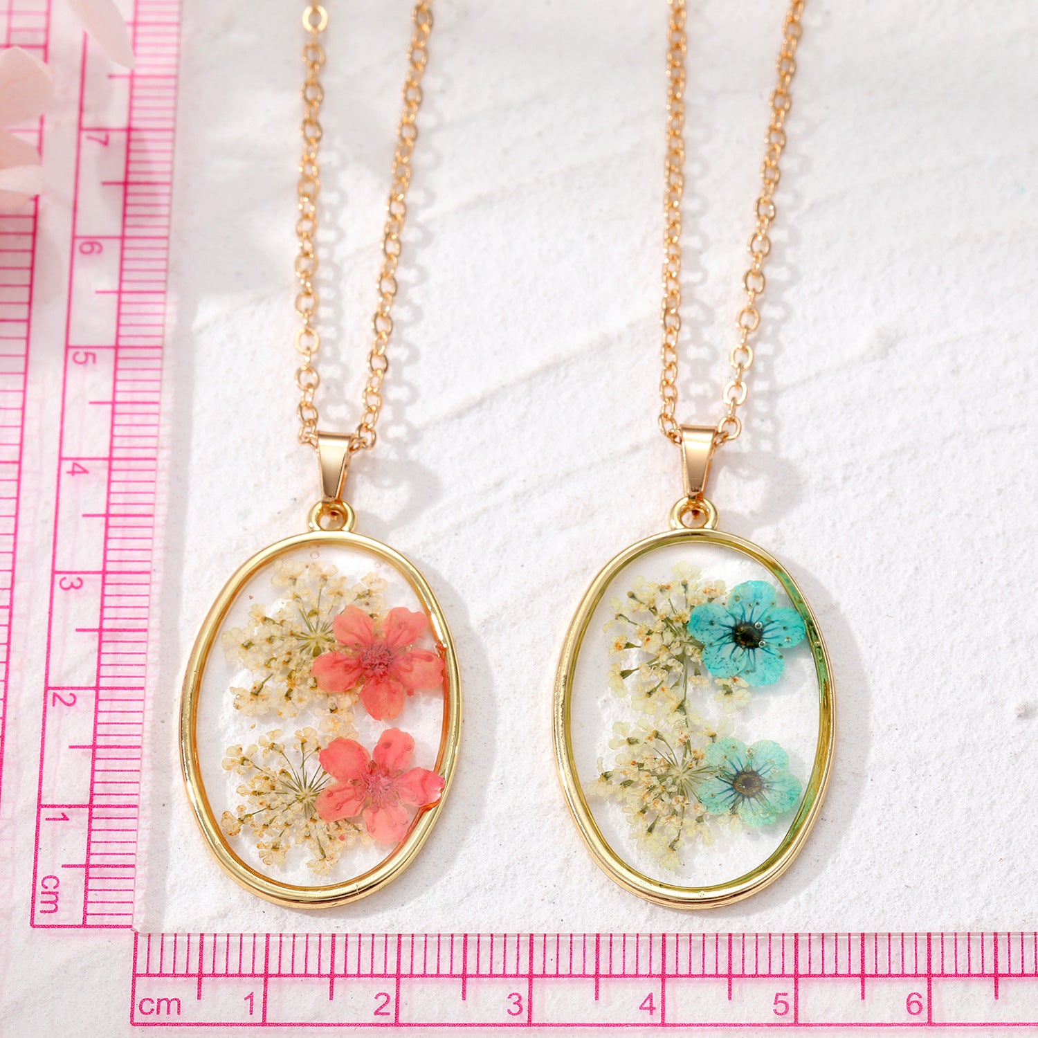 Wholesale Resin Natural Dried Flower Pendant Necklace Oval Geometric Women S Sweater Chain Trendy Boutique Resale