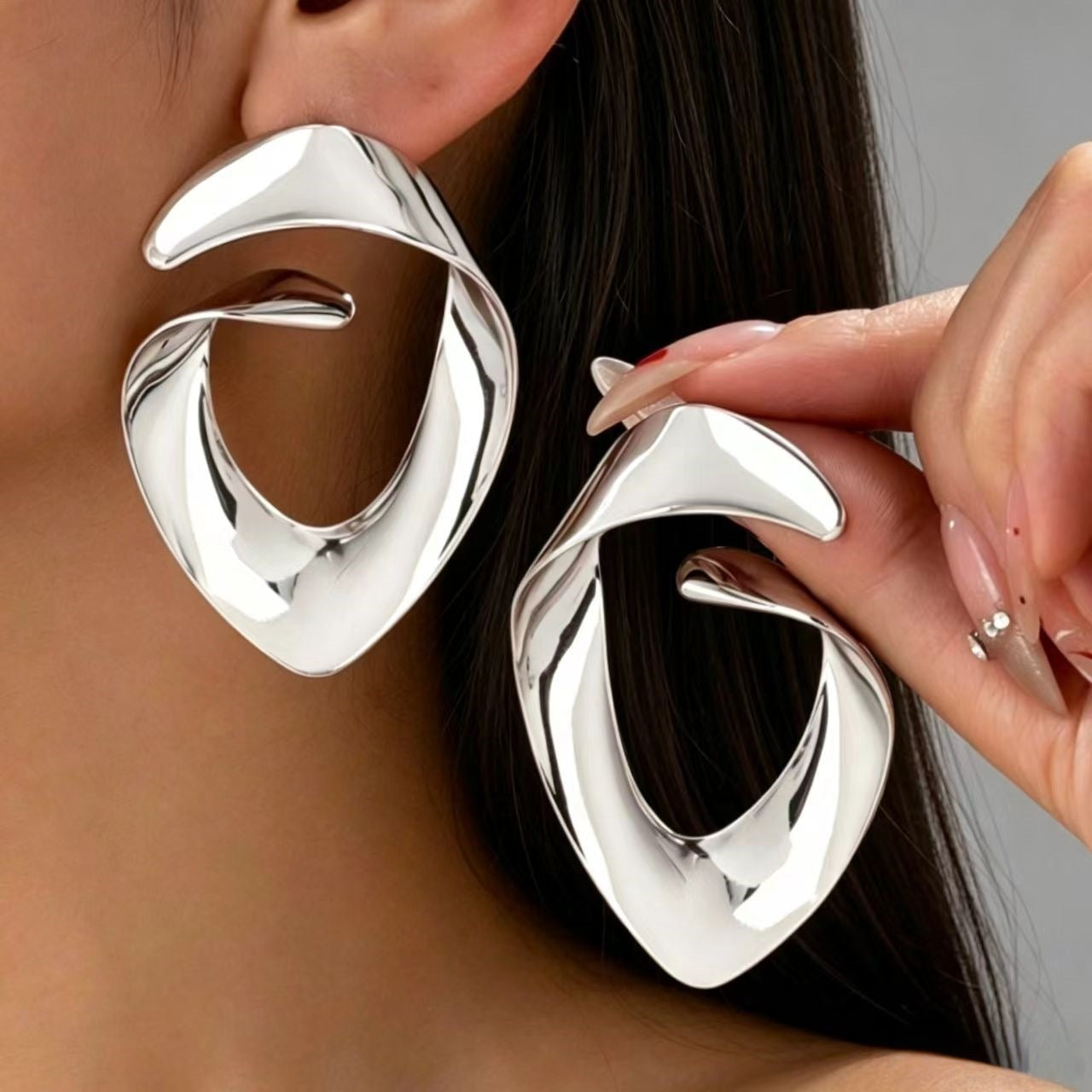 Wholesale Electroplated Metal Earrings Geometric Oval Pattern Fashion Accessory
