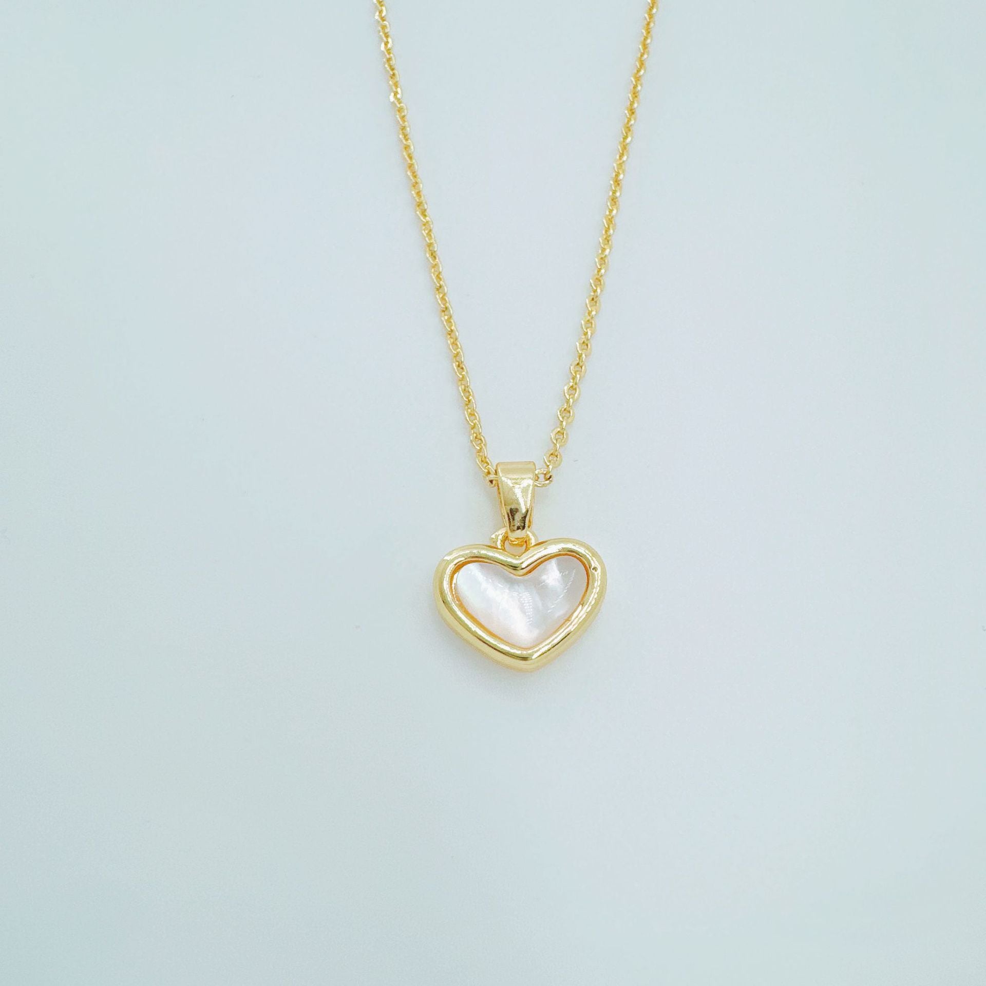Wholesale Mother-of-Pearl Heart Sun Pendant Necklace - Casual Fashion Jewelry Accessory