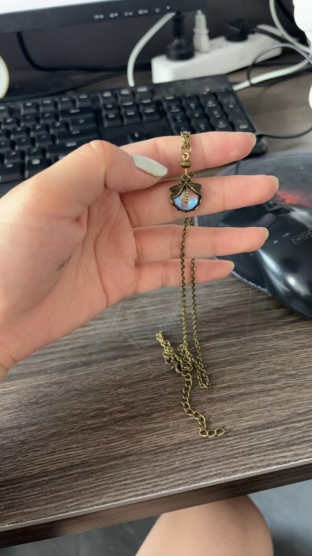 Wholesale Retro Dragonfly Green Crystal Pendant Necklace For Women Bohemian Party Chic Jewelry Gift