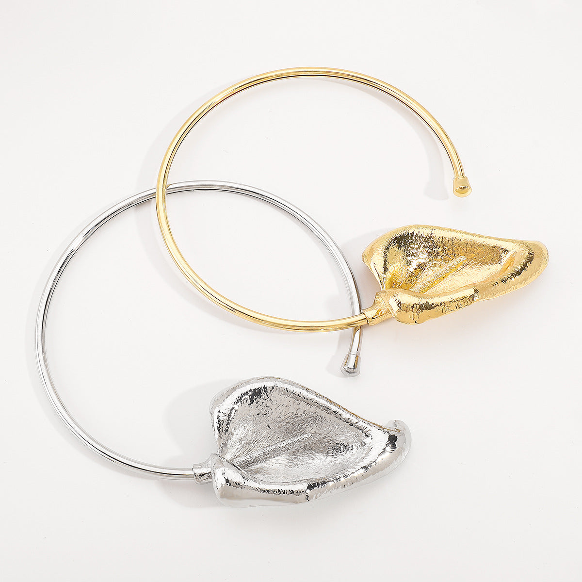 Wholesale  Leaves Three-dimensional Metal  Collar Light Luxury Retro Necklace