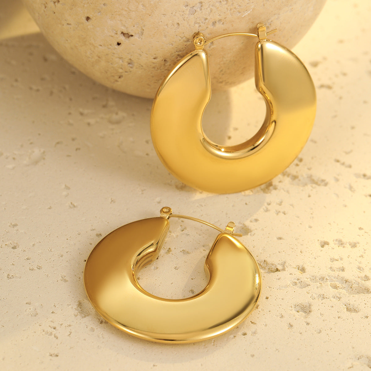 Wholesale  stainless steel retro  hollow 18K gold earrings jewelry