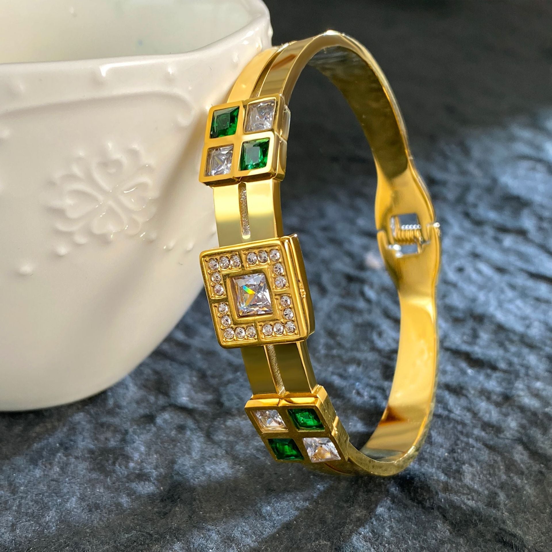 Wholesale Titanium Steel Plated 18K Gold High-end Luxury Bracelet ACC-BT-YuXun009