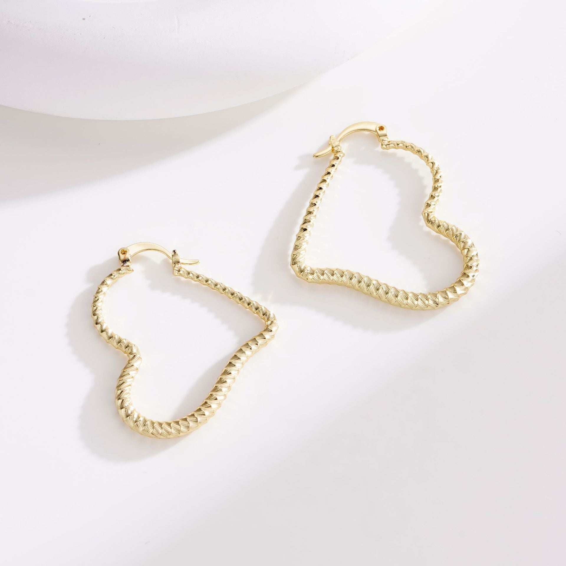 Wholesale copper plated gold inlaid zircon love earrings