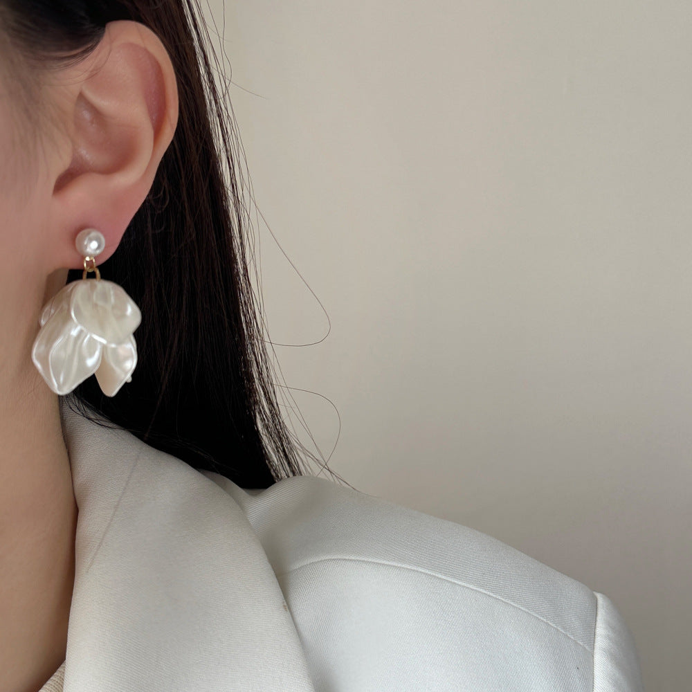 Wholesale Chic Acrylic Petal Tassel Earrings Flower Design Fashion Jewelry Accessory