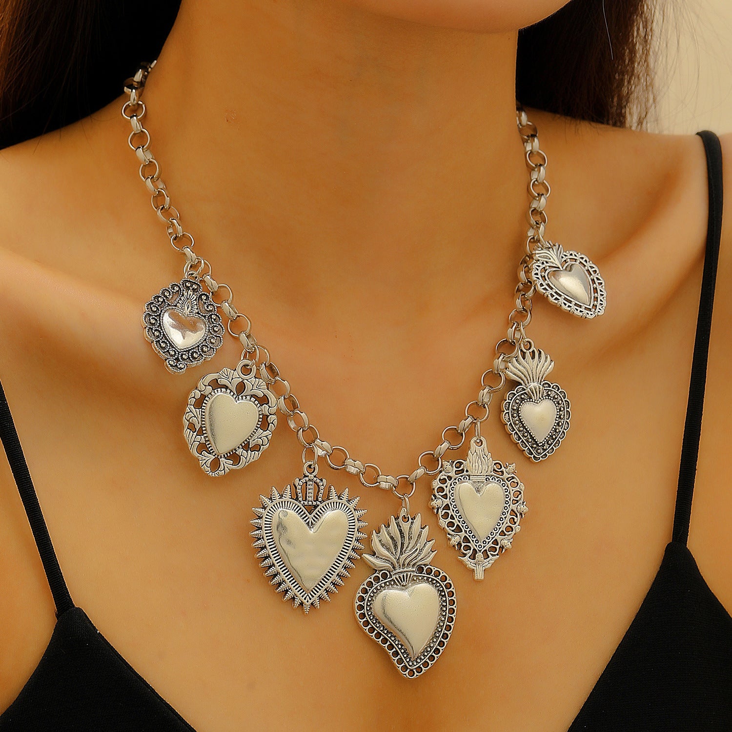 Wholesale Retro Religious Sacred Heart Pendant Necklace Heart Shape Alloy Electroplated Design Trendy Jewelry Gift For Women Boutique Resale